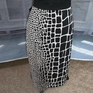 Chic Black and White Midi Skirt